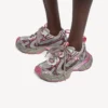 Women’s 3xl gradient sneaker with charms in grey/pink