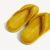 Women’s jet lag thong in mustard