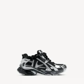 Women’s runner sneaker in black/silver