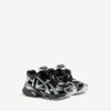 Women’s runner sneaker in black/silver