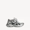 Women’s runner sneaker in grey